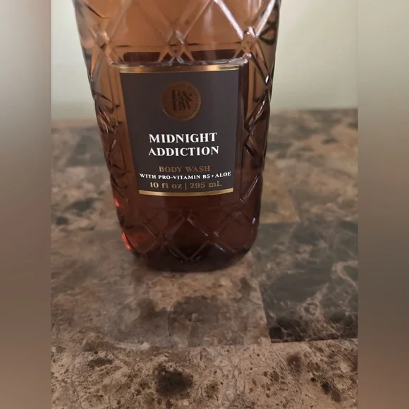 Bath & Body Works Bodywash 10 fl oz Midnight Addiction Bodycare Skin Beauty New - Picture 2 of 3